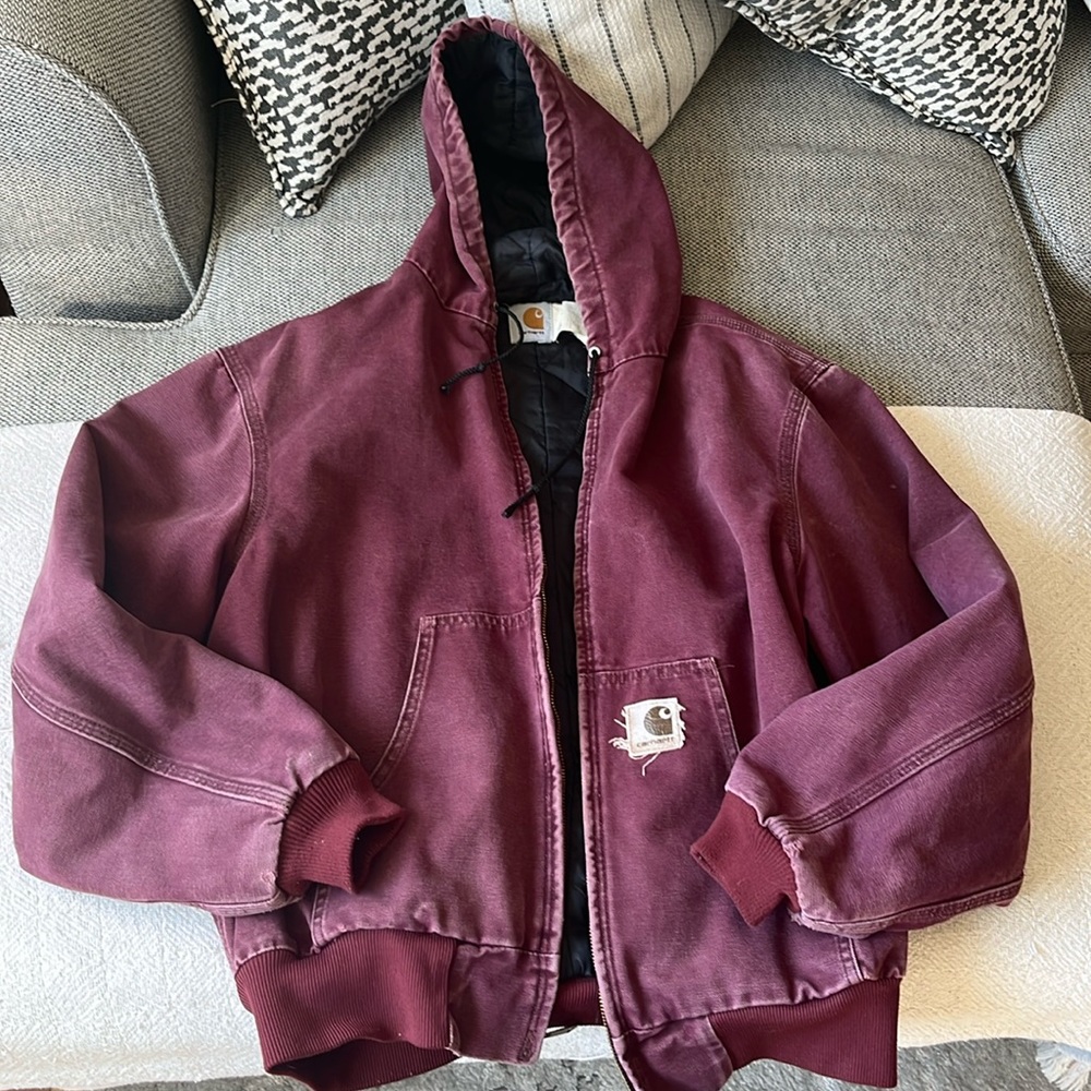 Carhartt Jacket. Women’s Large. Maroon Red :)